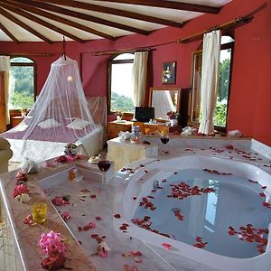 Honeymoon Suite